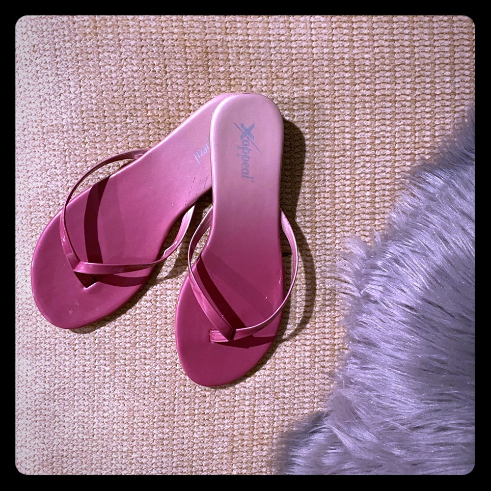 Pink ombré flip flops 👣